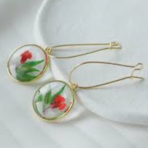 Red Dried Flower Earrings - Picture 3 of 3